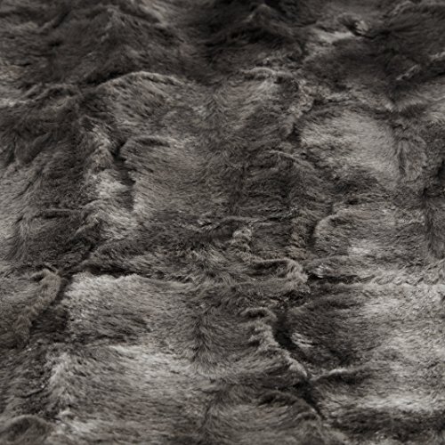 Amazon Basics - Manta de piel sintética, 150 x 200 cm, color gris