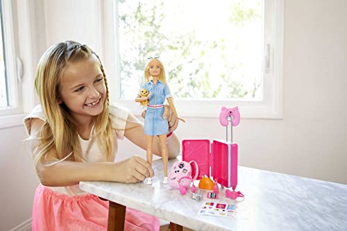 Barbie Muñeca Viajera - Conjunto de Viaje con Maleta Rosa y Perro - Más de 10 Accesorios - Con Pegatinas - Regalo para Niños de 3-7 Años
