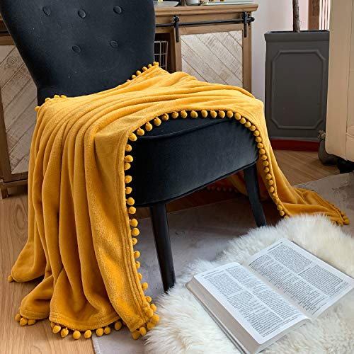 LOMAO Manta de franela de forro polar con pompones, manta para silla de cama individual, manta de microfibra súper suave, mullida y acogedora para oficina y sala de estar (amarillo, 150 x 200)