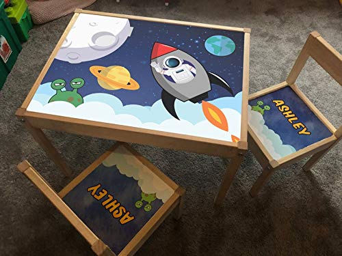 MakeThisMine - Mesa infantil personalizada y 3 sillas Ikea LATT de madera con nombre grabado, espacio, astronauta, planetas, sistema solar, cohete, impresión para niños pequeños, niñas y niños