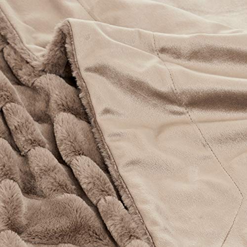 Amazon Basics - Manta de rayas de piel sintética - Marrón claro, 150 x 200 cm
