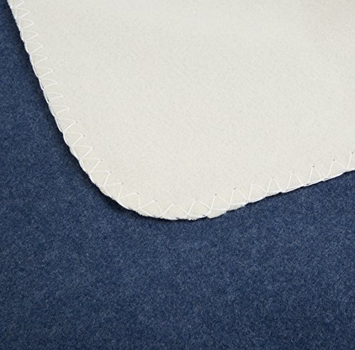 Amazon Basics - Manta polar, 150 x 200 cm, Azul marino/Crema