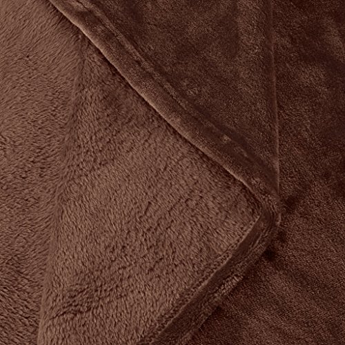 Amazon Basics Velvet Plush Throw Manta Suave con Tacto de Terciopelo, Marrón Chocolate, 229 x 274cm