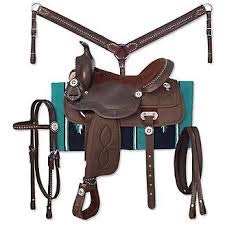 Deen, Enterprises Sillín de caballo sintético occidental para adultos, con reposacabezas a juego, cuello de pecho, riendas y almohadilla de sillín, asiento de 43 cm disponible.