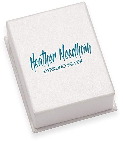 Heather Needham - Colgante de plata de ley con silueta de caballo en una cadena de plata de 40,6 cm, tamaño: 38 mm x 23 mm, caja de regalo 8126/16