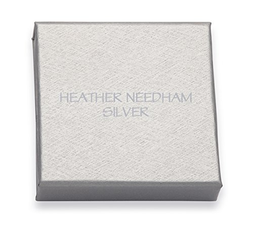 Heather Needham - Pulsera de plata de ley (acabado martillado) con 4 cuadrados, 68 mm x 2 mm con cuadrados de 5 mm. (medida interna de 65 mm). En caja de regalo REDUCIDO PRECIO FIN DE LÍNEA 3010