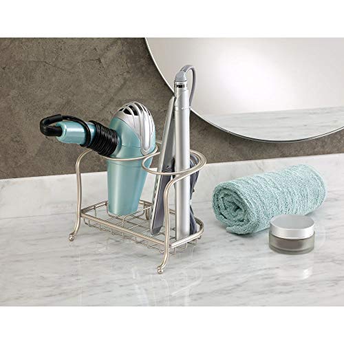 iDesign Soporte para secador de pelo, pequeño estante de baño de metal, soporte de pie independiente con 2 compartimentos para secador y plancha, plateado mate