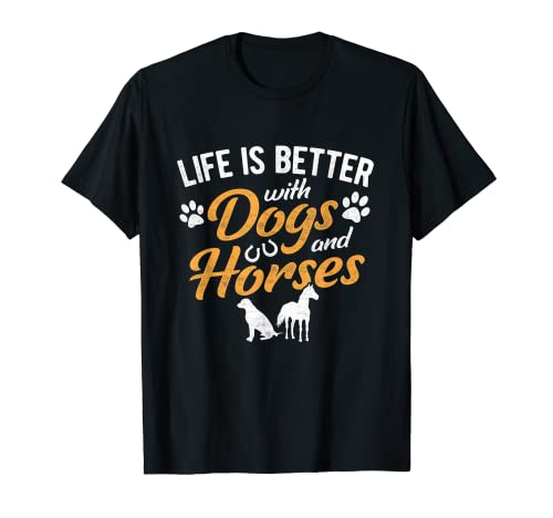 La vida es mejor con perros y caballos equitación en la granja ecuestre Camiseta