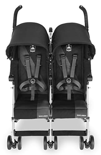 Maclaren Twin Triumph silla de paseo ligera y comapcta para niños a partir de 6 meses hasta 15 kg en cada asiento, Capota individual extensible, Incluye protector para la lluvia, Negro/gris oscuro