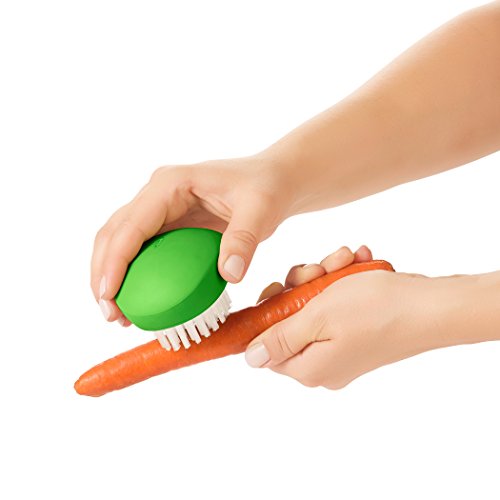 OXO Good Grips Cepillo para limpiar frutas y verduras, color verde