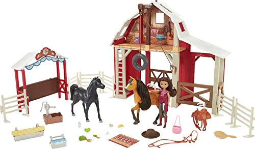 Spirit Gran Establo Muñeca Lucky con dos caballos de juguete y accesorios, regalo niños (Mattel HDK57)
