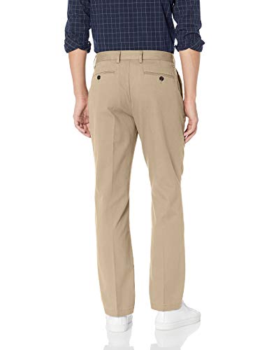 Amazon Essentials – Pantalón chino sin pinzas en la parte delantera, resistente a las arrugas, de corte recto para hombre, Marrón (Khaki), 32W x 30L