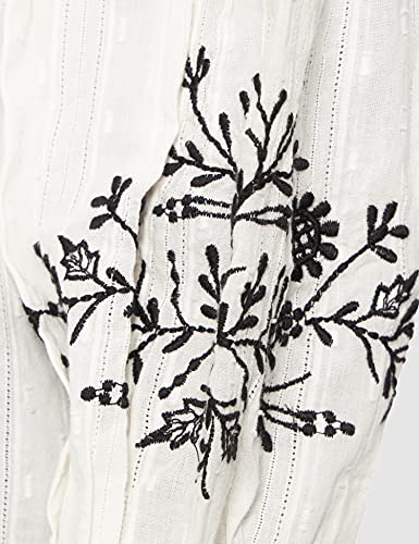 Blusa de manga larga, con cuello redondo, con bordados a contraste de color en el cuello en las mangas y en el delantero, con mangas abullonadas y con cierre de botones.