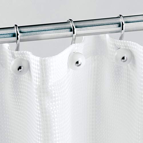 iDesign Ganchos para colgar cortinas, modernas argollas para cortinas de ducha de metal y plástico, juego de 12 ganchos para cortina de baño, blanco y plateado