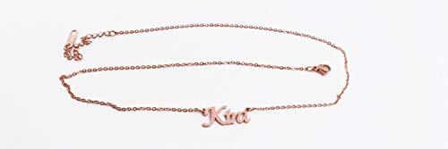 Kira - Collar con nombre personalizado chapado en oro rosa de 18 quilates, colgante personalizado con nombre delicado, joyería para damas, novia, madre, hermana, amigas, bolsa y caja