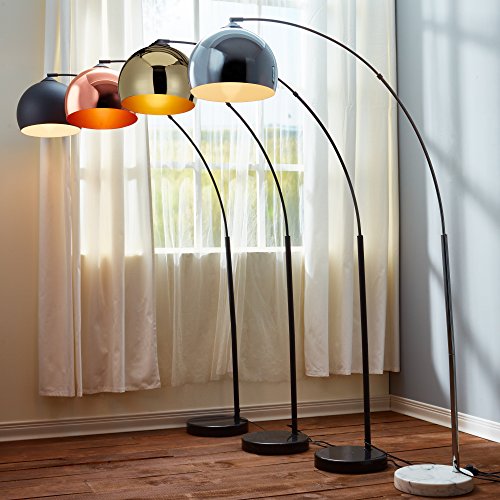 Lámpara LED de pie estándar curvada y negra Arquer de Versanora VN-L00013