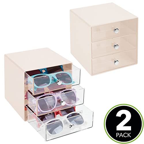 mDesign Juego de 2 cajas para gafas de sol – Cajoneras de plástico con 3 compartimentos – Organizador de armarios para guardar todo tipo de gafas – transparente y crema
