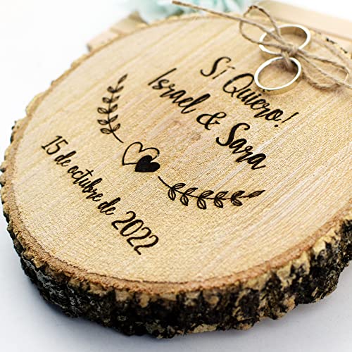 Porta alianzas de madera grabado para bodas