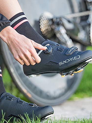 SUNDRIED Hombres Pro Zapatos Bici del Camino de Uso con Grapas del MTB, Spin Cycle, Cubierta equitación Ciclismo de Carretera (UK10, Negro)