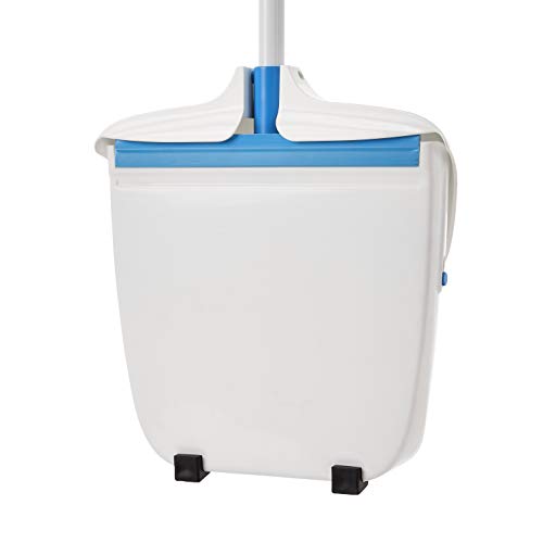 Amazon Basics - Cepillo y recogedor con mango, azul y blanco